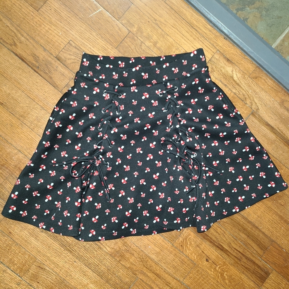 Hot Topic Black Mushroom Skater Mini Skirt‎